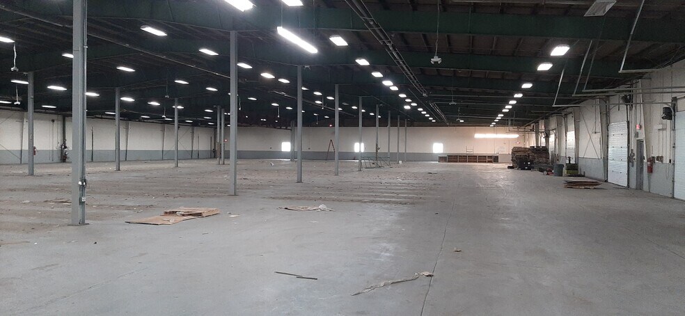 More Photos Of 80 Holton St, Woburn Service For Lease