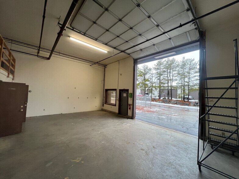 More Photos Of 59 Chennel Dr, Concord Office For Sale