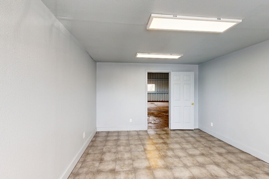 Primary Photo Of 7676 N I-45, Houston Unknown For Lease