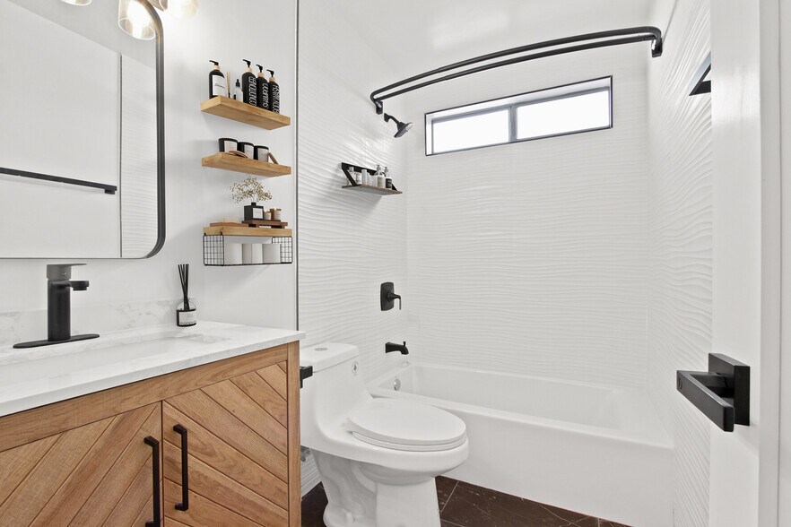 More Photos Of 14110 Yukon Ave, Hawthorne Apartments For Sale