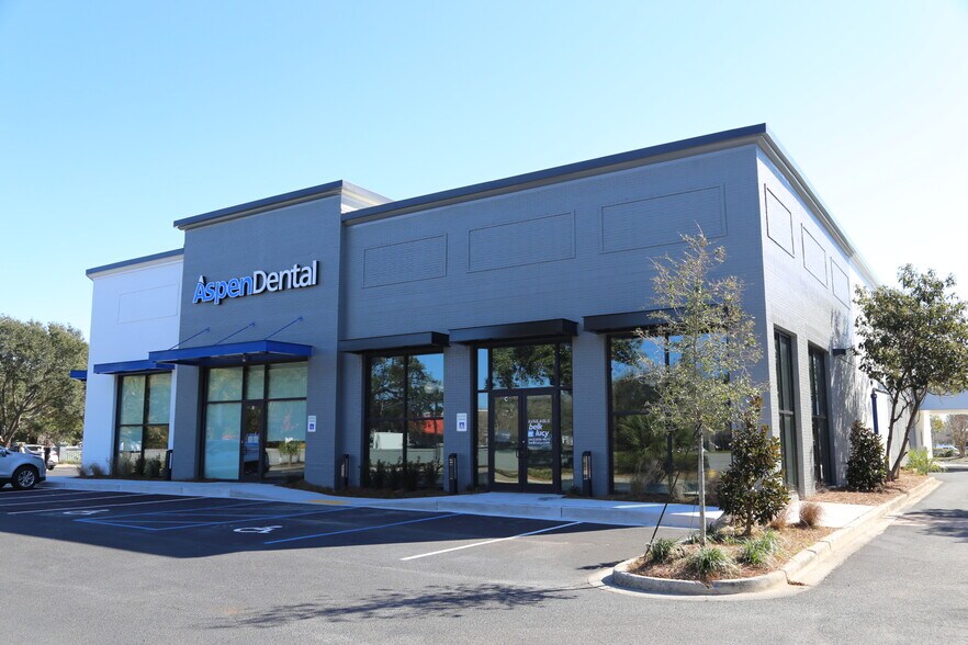 More Photos Of 1799 N Highway 17, Mount Pleasant Storefront For Lease