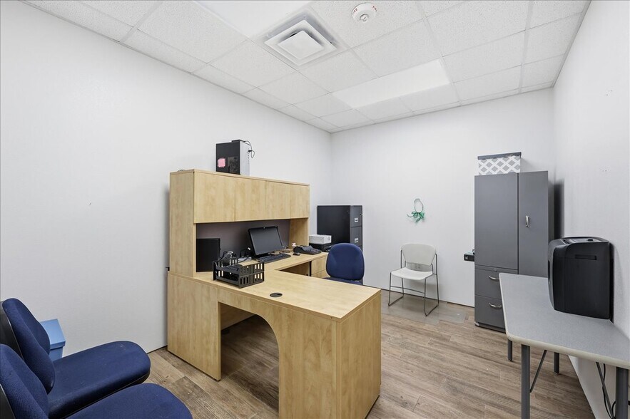More Photos Of 3720 W Park Ave, Orange Flex For Sale
