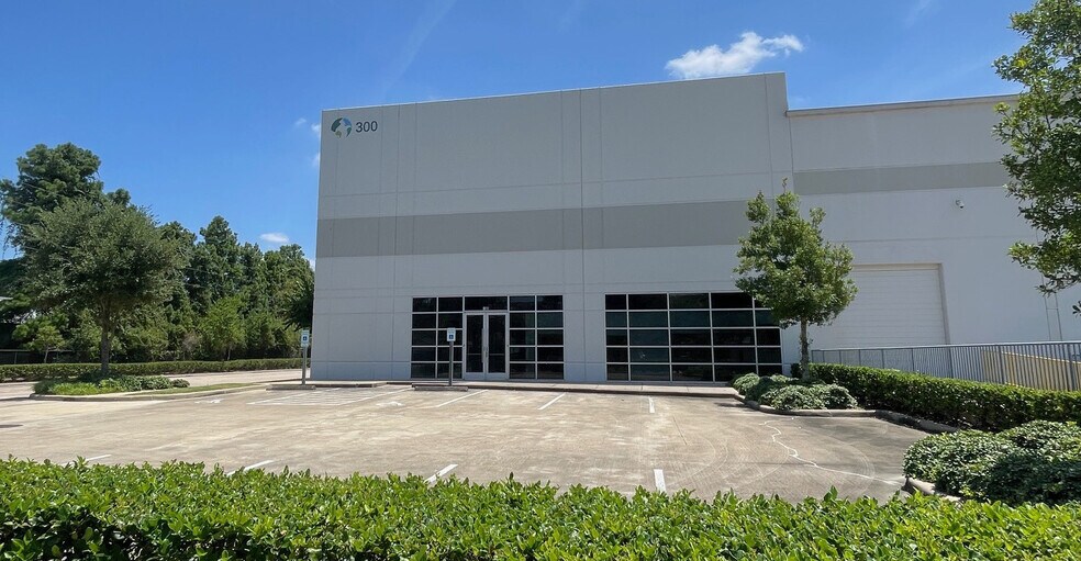 More Photos Of 300 Airtex Dr, Houston Distribution For Lease