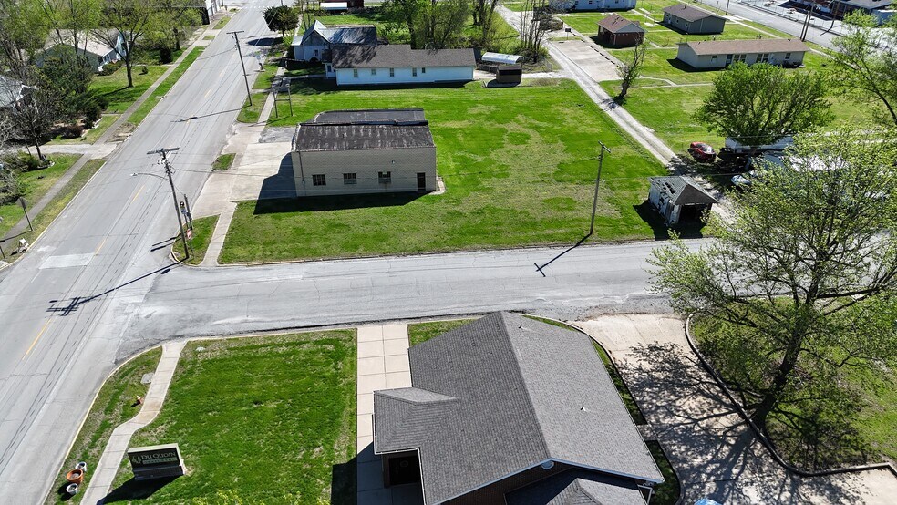 More Photos Of 39 N Walnut St, Tamaroa Specialty For Sale