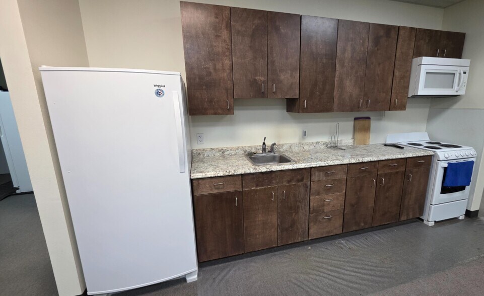 More Photos Of 8211 E County Road 62, Midland Warehouse For Sale