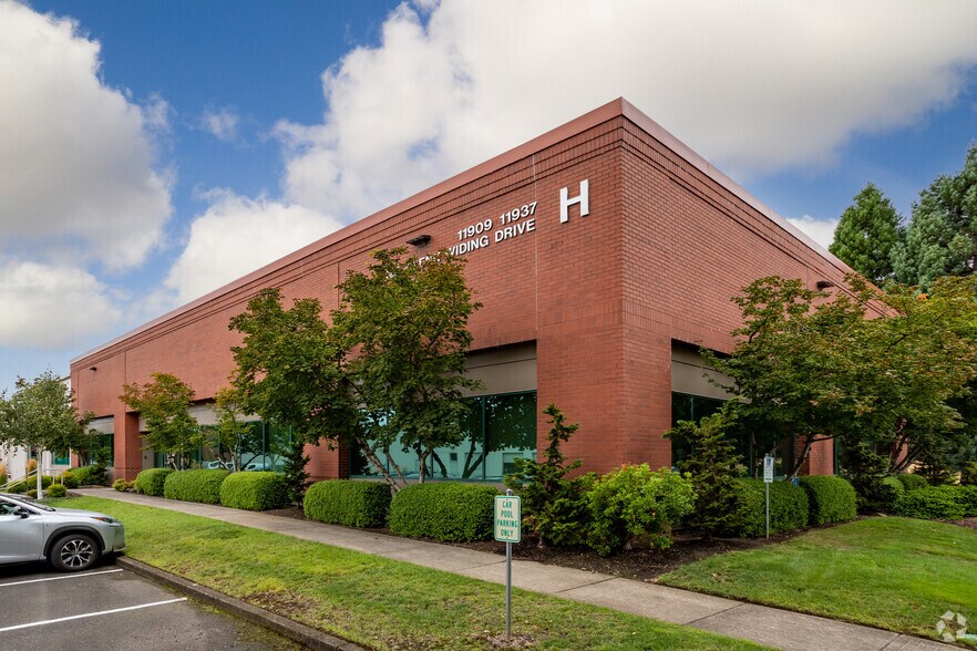 More Photos Of 11719-11731 NE Glenn Widing Dr, Portland Unknown For Lease