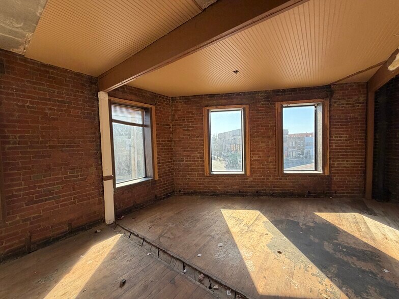 More Photos Of 233 E Sullivan St, Kingsport Storefront For Sale