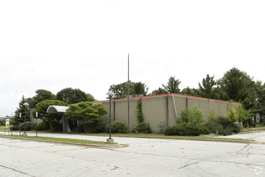 Primary Photo Of 375 Gin Chan Ave, Muskegon Restaurant For Sale