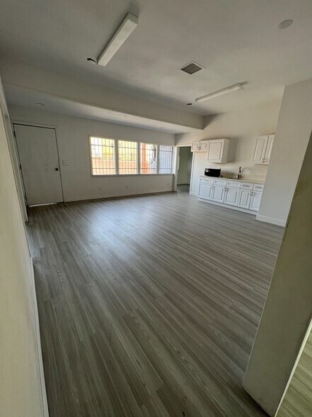 More Photos Of 5013-5017 Telegraph Rd, Los Angeles Light Manufacturing For Sale