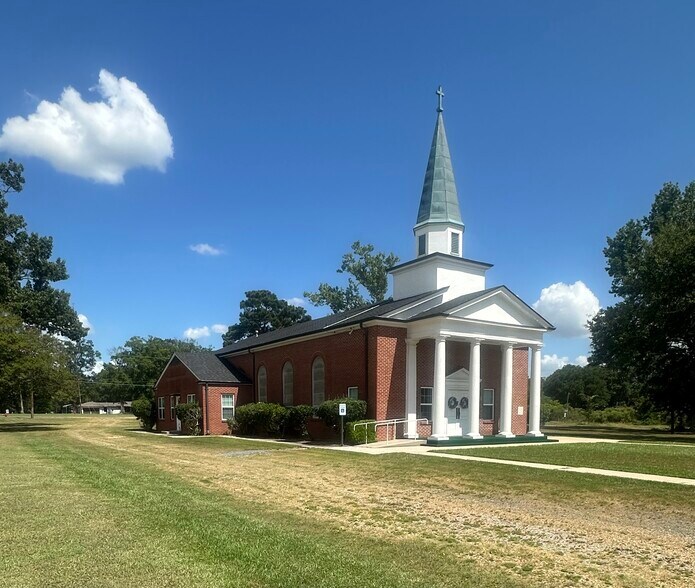 Primary Photo Of 15605 Parkway Drive, Hosston Religious Facility For Sale