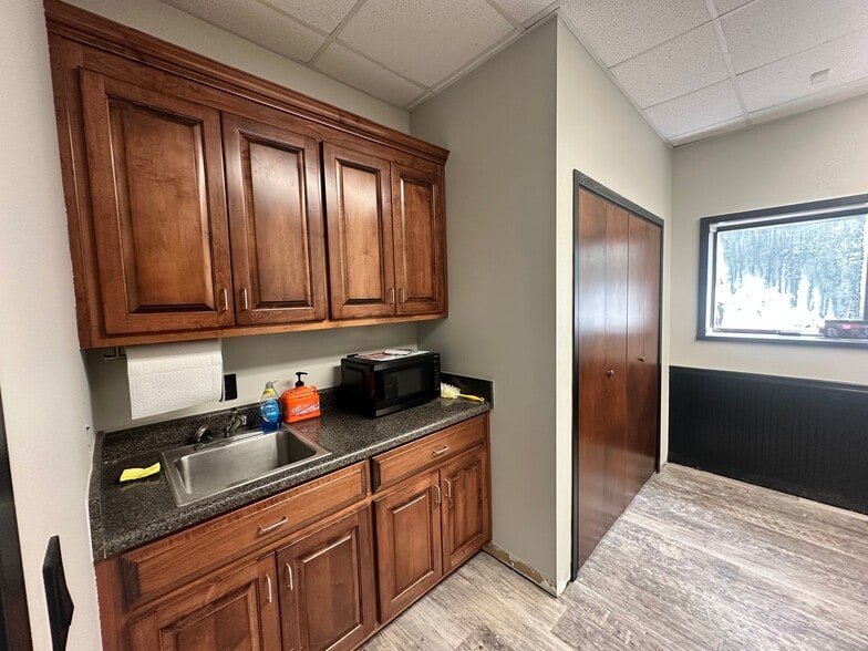 More Photos Of 4485 N Industrial Dr, Cumming Warehouse For Lease