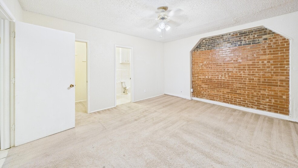 More Photos Of 2123 15th St, Lubbock Apartments For Sale