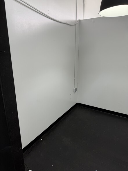 More Photos Of 60 Dickerson St, Newark Light Manufacturing For Lease