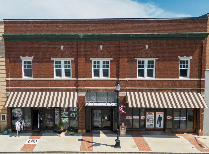 More Photos Of 121-129 N Main St, Mooresville Storefront Retail Office For Lease
