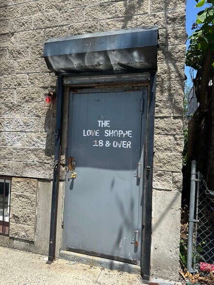 More Photos Of 2110 Clove Rd, Staten Island Storefront Retail Office For Sale
