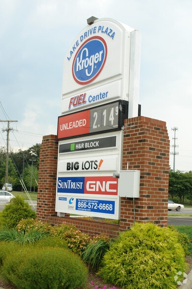 More Photos Of 915-999 Hardy Rd, Vinton Unknown For Lease