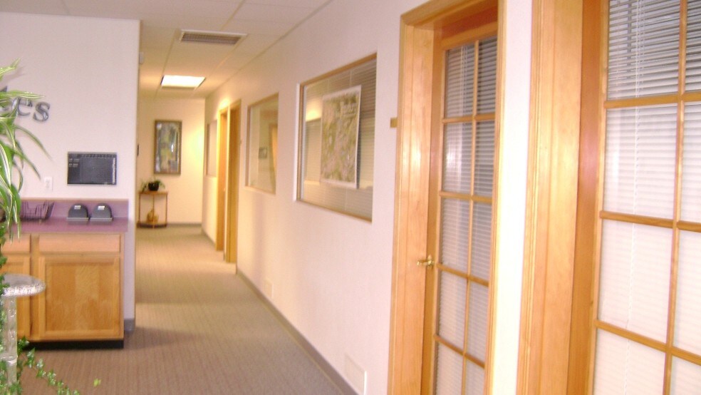 More Photos Of 836 W Military Ave, Roseburg Office For Lease