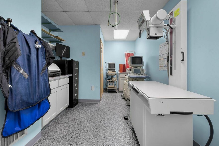 More Photos Of 150 Mensa Dr, Noblesville Office For Sale