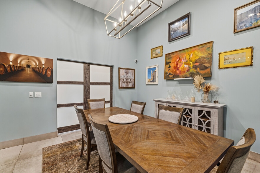More Photos Of 402 Center St, Lewiston Restaurant For Sale