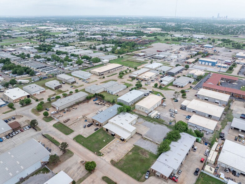 More Photos Of 813 SE 84th St, Oklahoma City Manufacturing For Sale