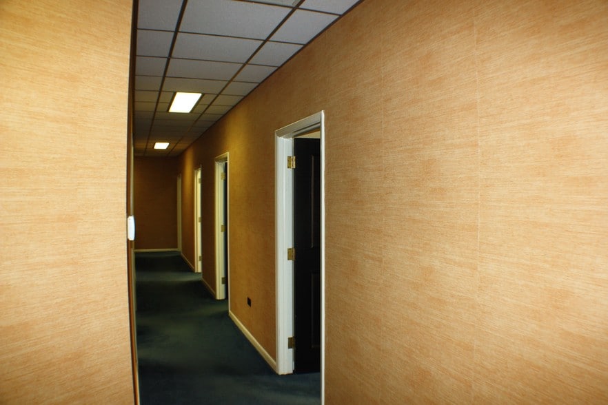 More Photos Of 111 W Pine St, Graham Office For Lease