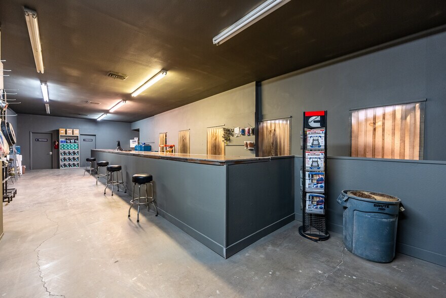 More Photos Of 397 E Evan Hewes Hwy, El Centro Auto Repair For Sale