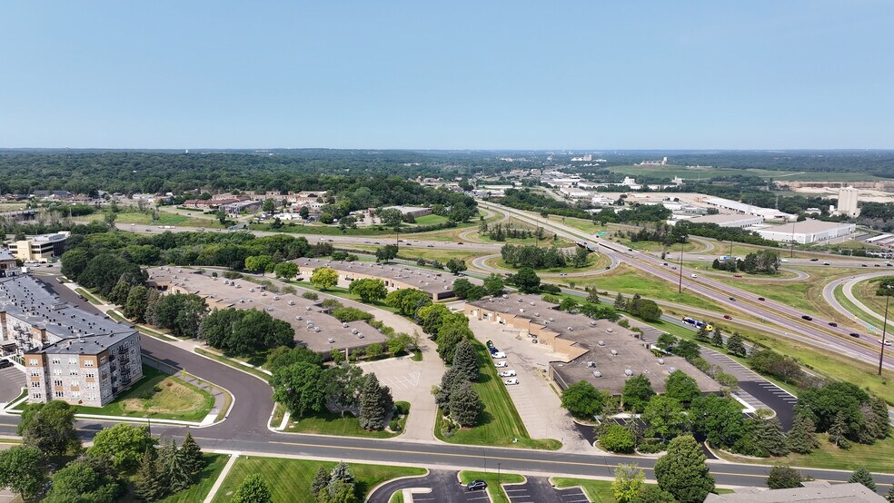 More Photos Of 401-429 W Travelers Trl, Burnsville Research And Development For Lease