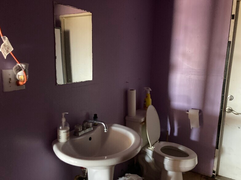 More Photos Of 105 N Frontage Rd, Pearce Storefront For Lease