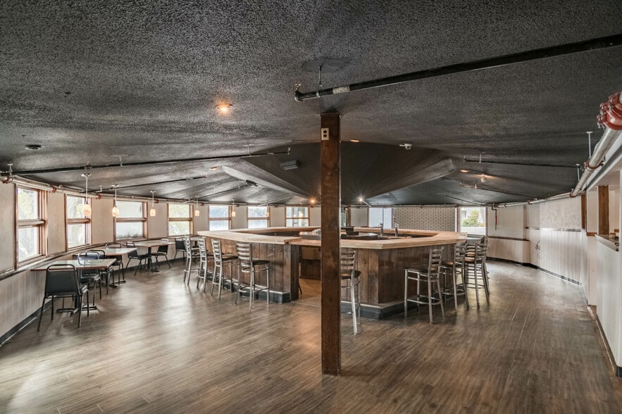 More Photos Of 141 Congamond Rd, Southwick Restaurant For Lease