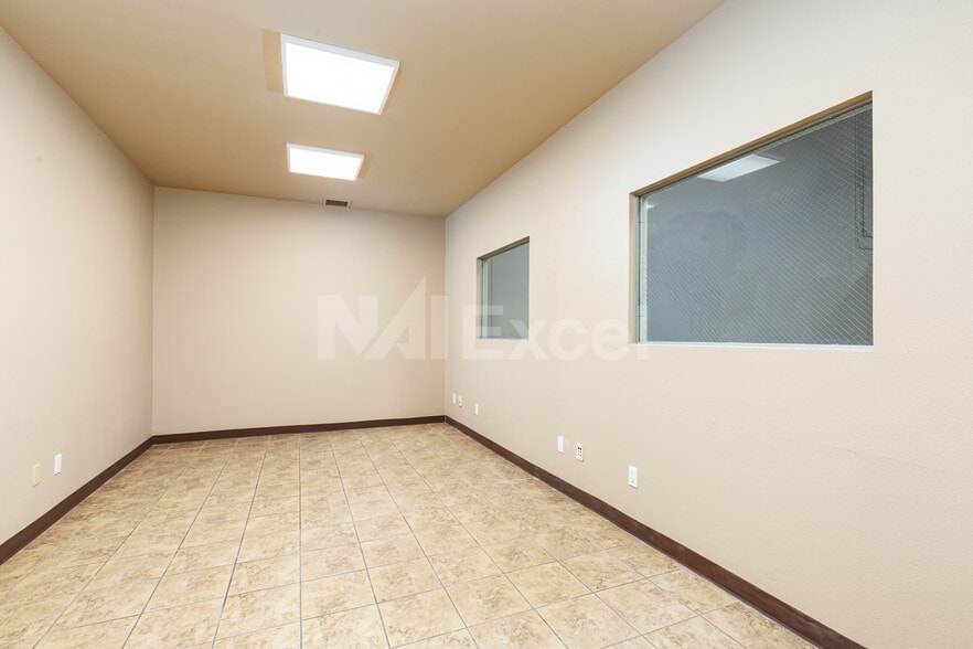 More Photos Of 3510 Cavaretta Ct, Las Vegas Warehouse For Lease