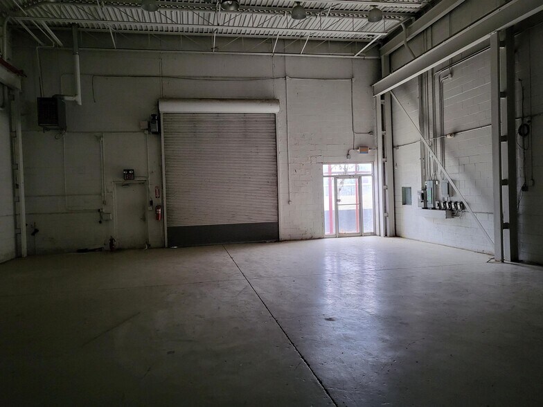 More Photos Of 1015 Golf Dr, Bloomfield Hills Manufacturing For Sale