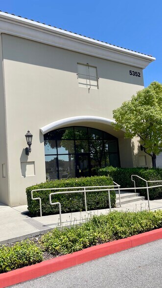 More Photos Of 5352 Irwindale Ave, Irwindale Showroom For Sale