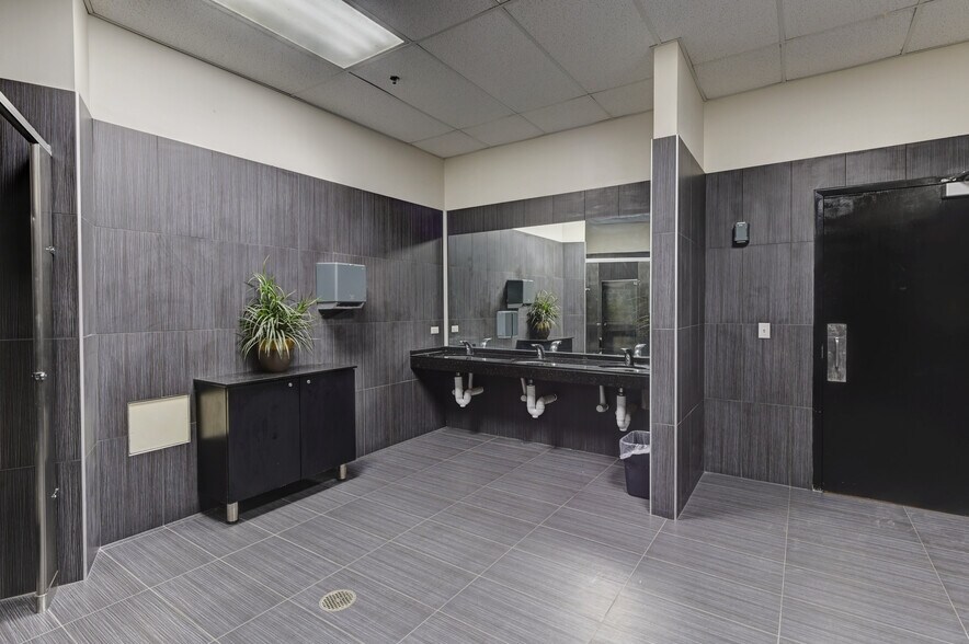 More Photos Of 5555 70th Pl, Bedford Park Freestanding For Sale