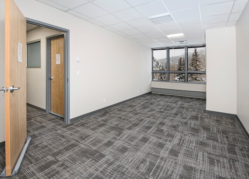 More Photos Of 48 E Beaver Creek Blvd, Avon Office For Lease