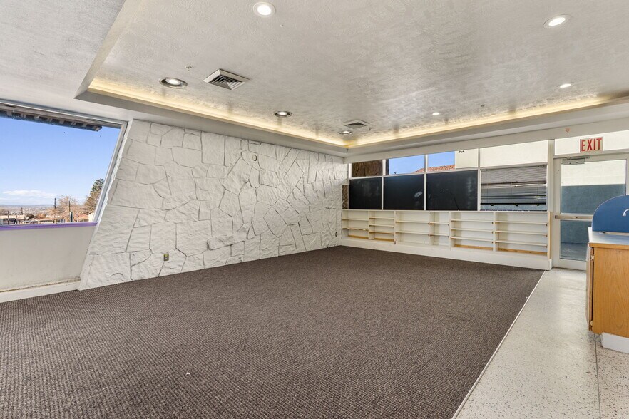 More Photos Of 120 E Altamira Dr, Cedar City Office Residential For Lease
