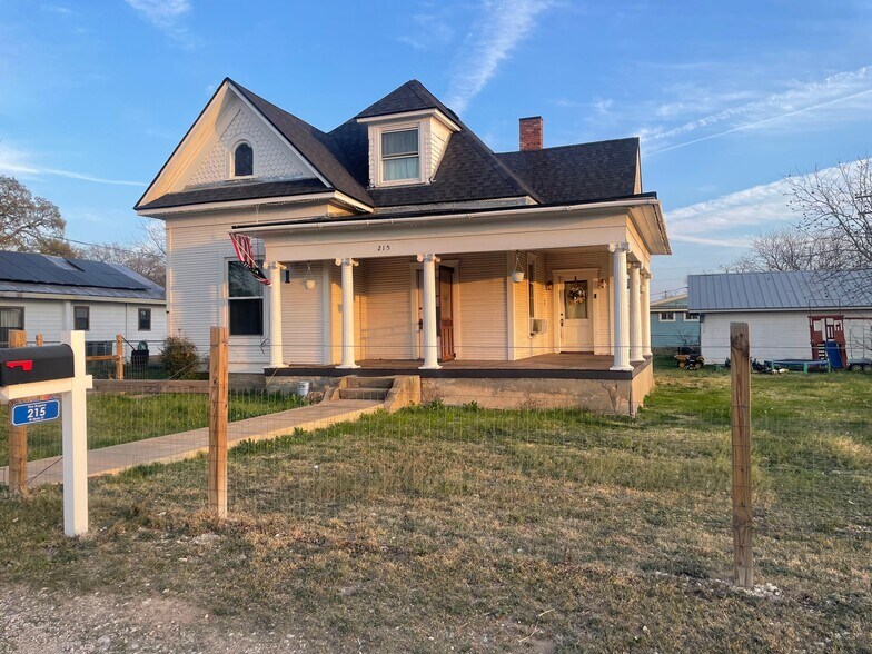 More Photos Of 215 W Main St, Lometa Specialty For Sale