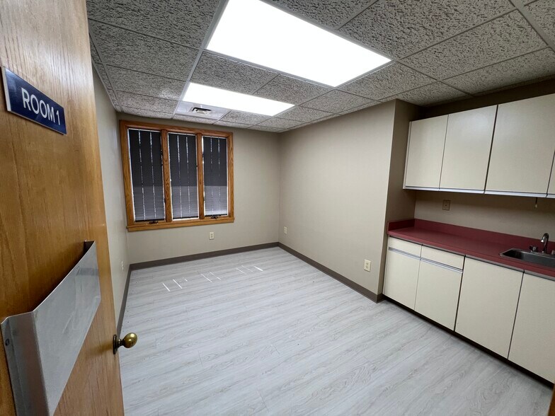 More Photos Of 155 Mount Pleasant Rd, West Newton Medical For Lease