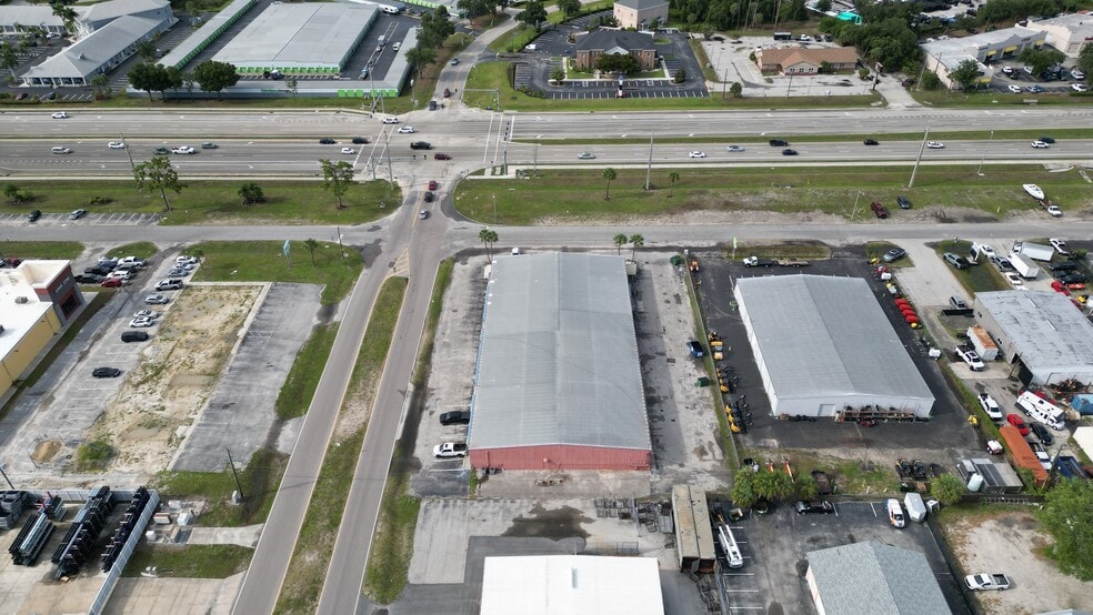 More Photos Of 1109 Tamiami Trl, Port Charlotte Showroom For Lease