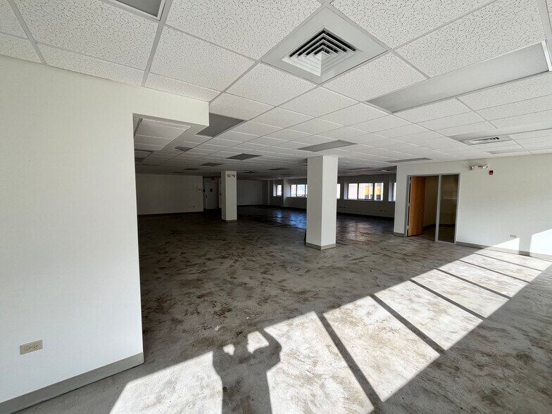 More Photos Of 99 N King St, Honolulu Office For Lease