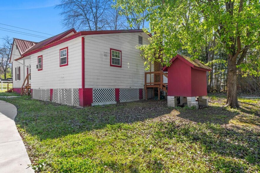 More Photos Of 450 S Oak St, Jackson Storefront Retail Office For Sale