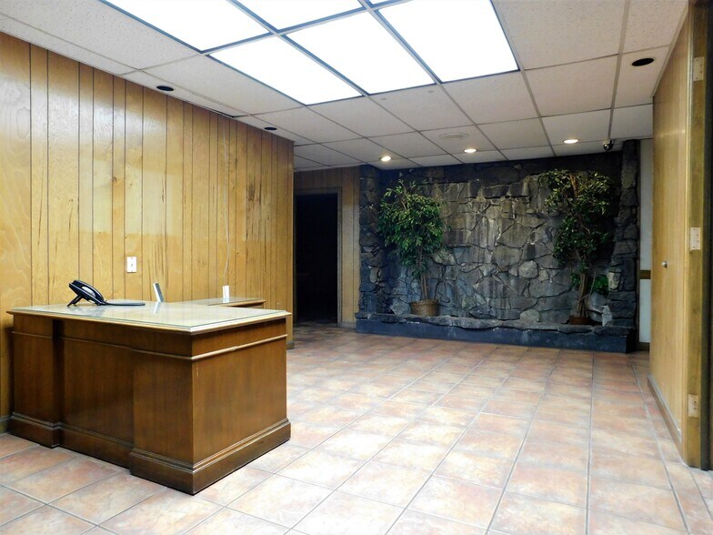 More Photos Of 720 SW F Ave, Lawton Manufacturing For Sale