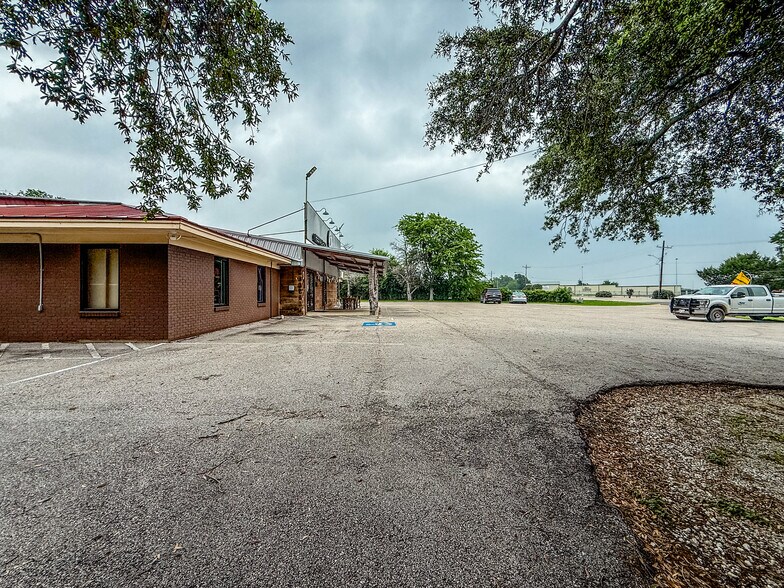 More Photos Of 1711 E Main St, Madisonville Restaurant For Sale