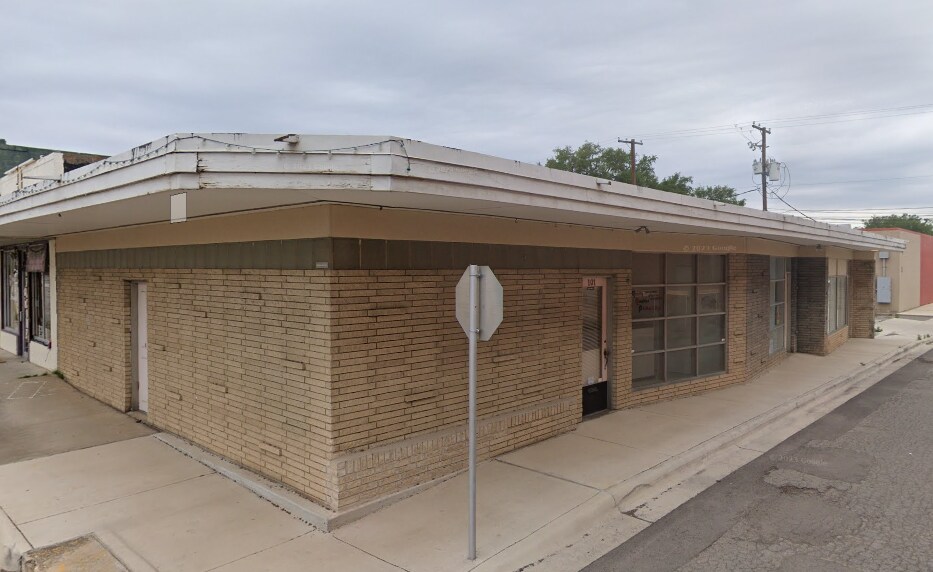 More Photos Of 115-117 N West St, Uvalde Unknown For Lease