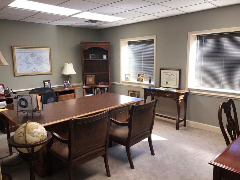 More Photos Of 3815 Interstate Ct, Montgomery Office For Sale