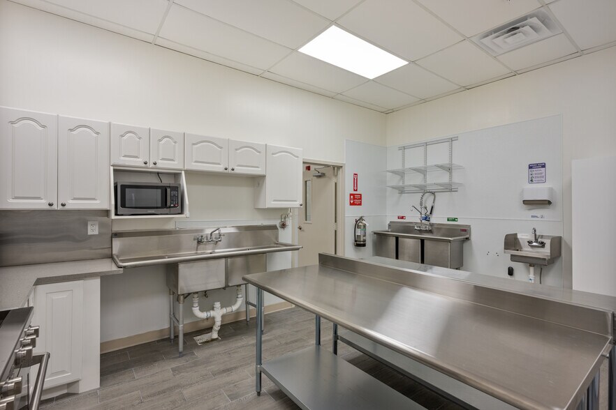 More Photos Of 13511 Florence Rd, Sugar Land Daycare Center For Lease