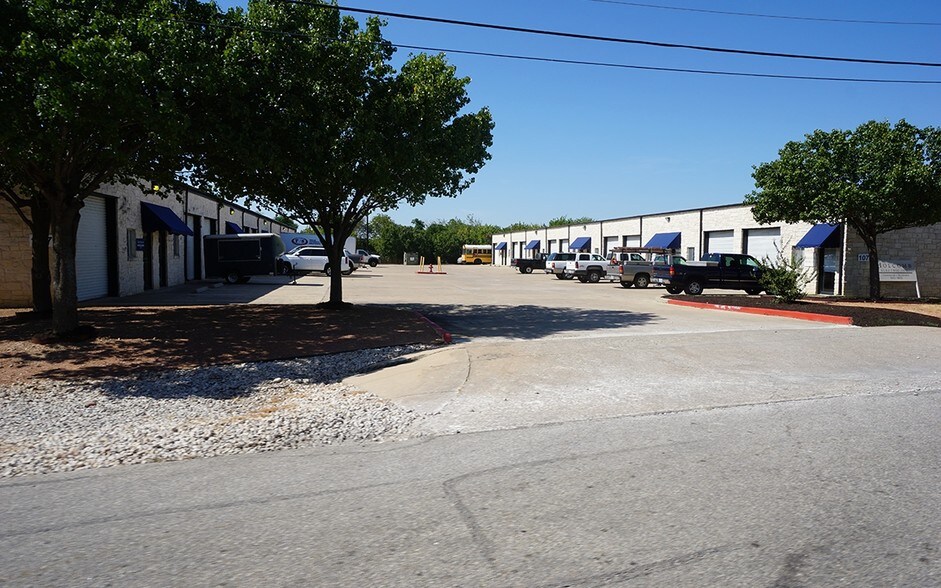 More Photos Of 105 Halmar Cv, Georgetown Unknown For Lease