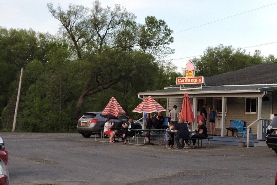 More Photos Of 7991 Route 31, Bridgeport Restaurant For Sale