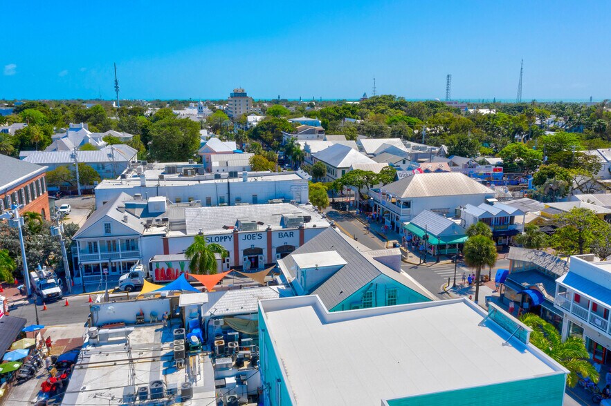 More Photos Of 135 Duval St, Key West Bar For Lease