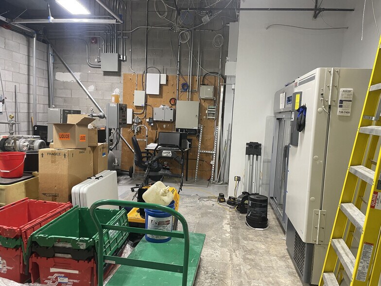More Photos Of 2060 Walkley Rd, Ottawa Warehouse For Lease