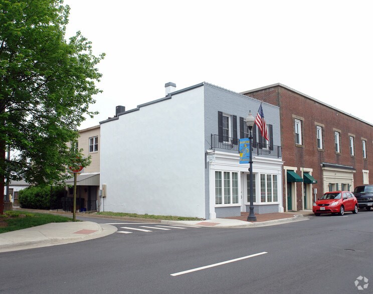 More Photos Of 9029 Center St, Manassas Office For Lease